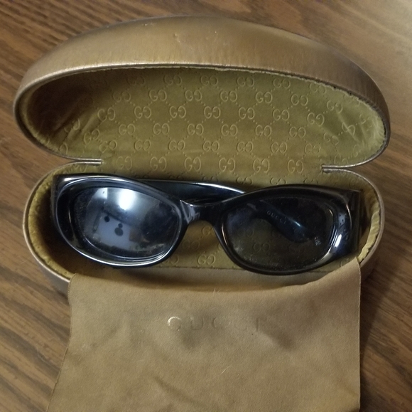 Gucci Sunglasses - Picture 2 of 5